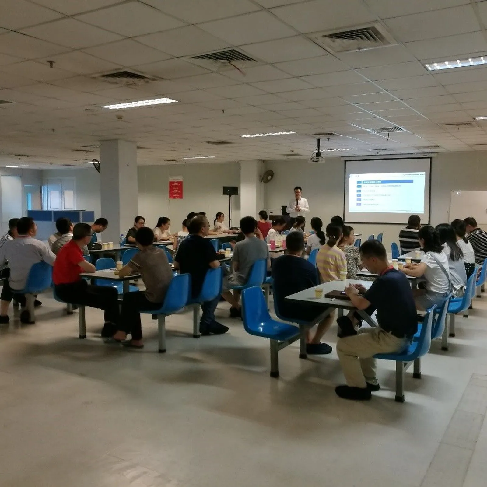 2019年7月27日天睿咨询副总经理李志强为长虹多媒体产业公司计划部、采购部与绵阳制造分部进行《生产计划与物流协同》课程培训