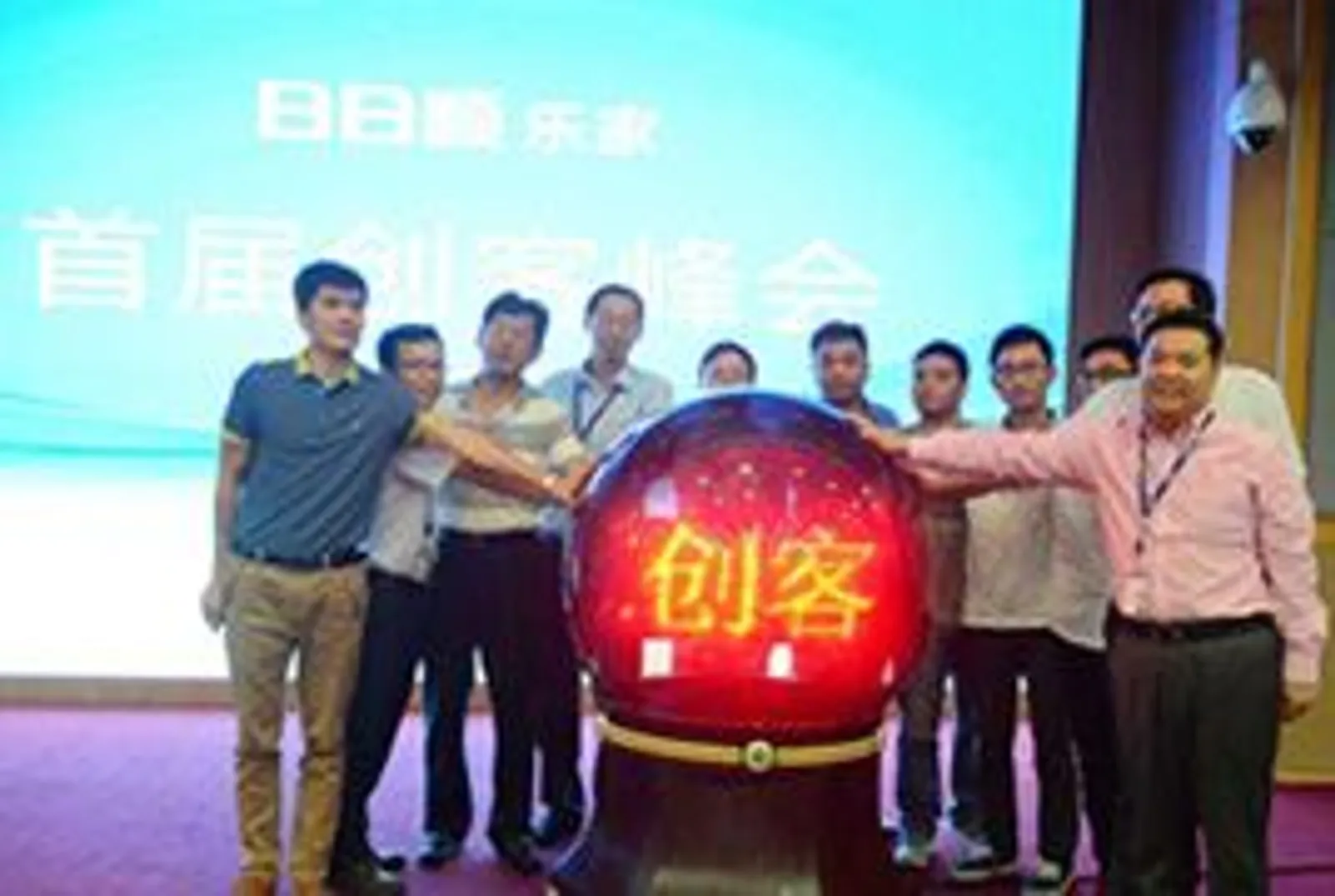 李志强老师、王千老师分别为顾家家居股份有限公司提供...